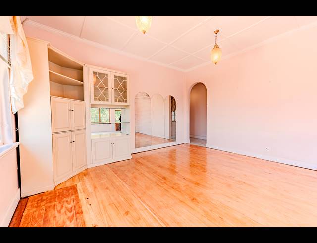 2 BEDROOM APARTMENT FOR SALE IN ESSENWOOD